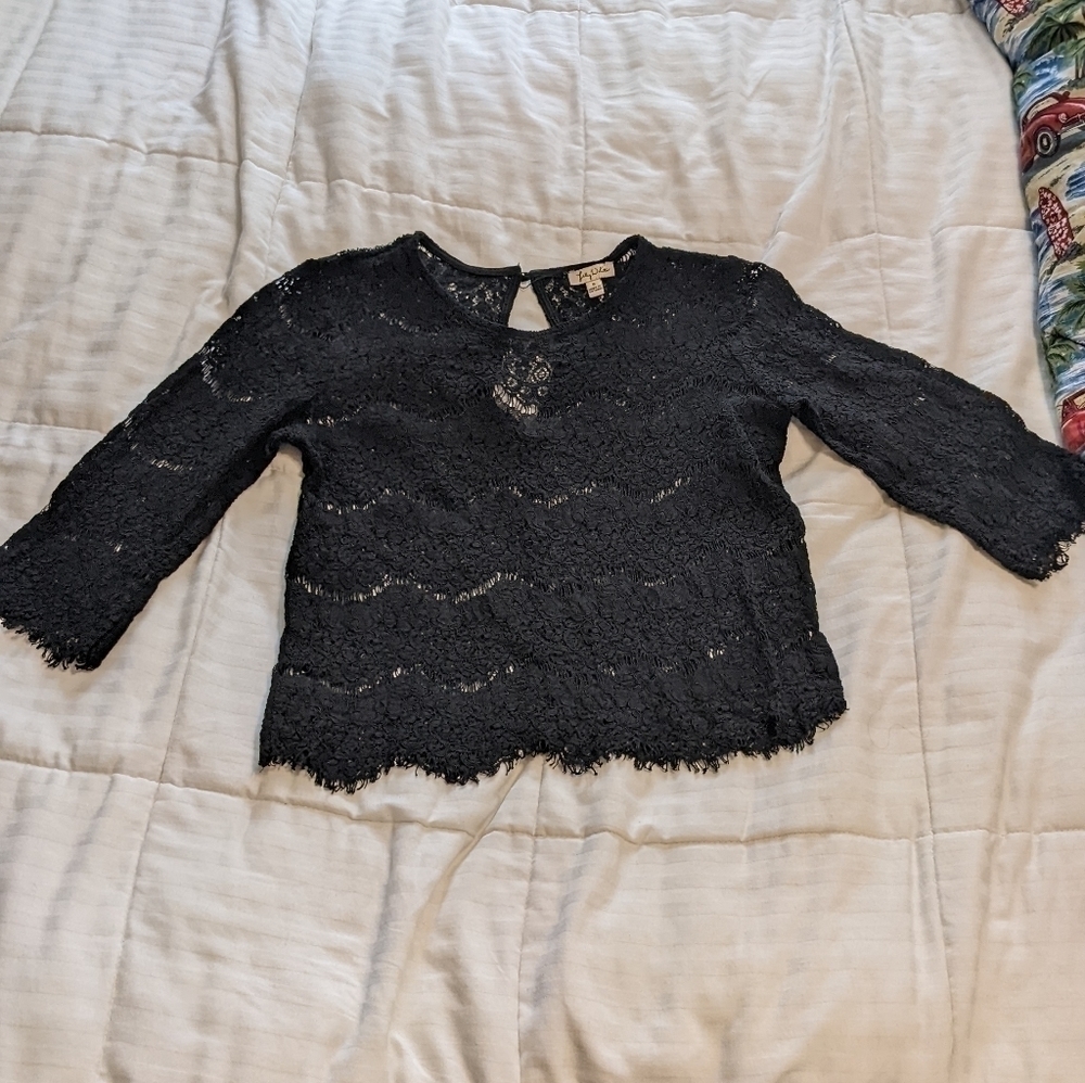 LILY White Lacey Black Top Size Small